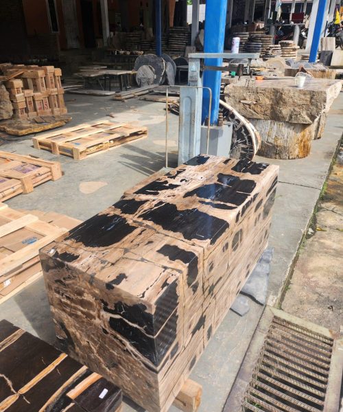 b8618c17-5983-4d4d-abb8-70485841124f