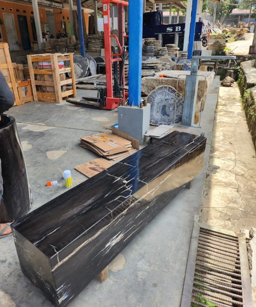 e588e4b5-592b-47ca-a988-3227b804e116